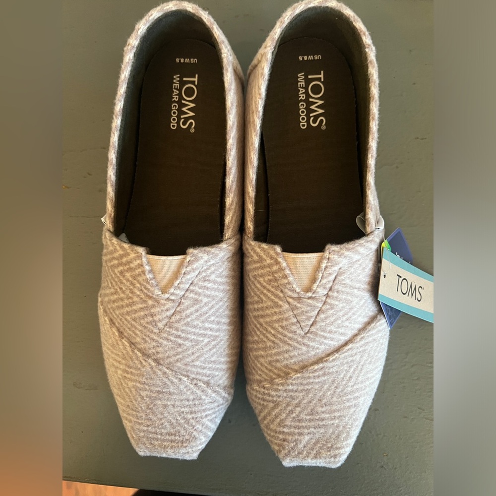 New Tom’s Alpagarta size 8.5 oatmeal brushed herringbone slip on flats